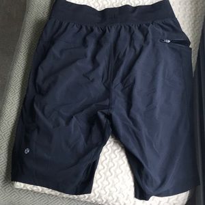 Black lined Lululemon men’s shorts with pocket and 9 inch inseam